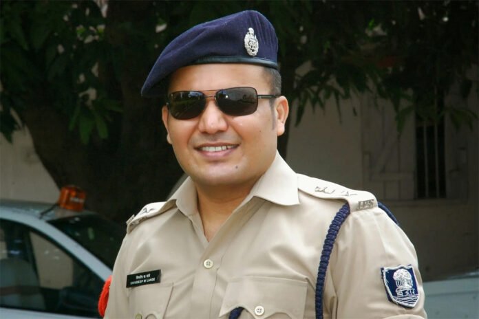 IPS Shivdeep Lande, popularly known as 'Singham', resigned
