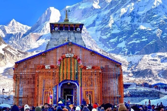 Kedarnath walking route again a victim of accident, pilgrims stranded on both sides of the road
