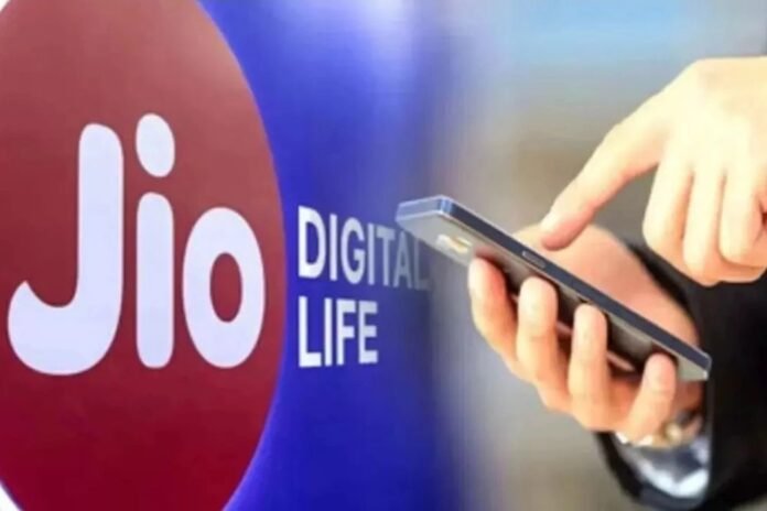 Reliance Jio service stopped across the country, users are facing problems due to lack of network
