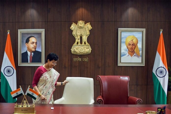 Will Aatishi work or show her devotion?
