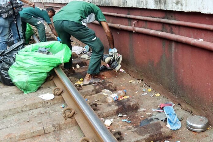 10 injured in stampede at Bandra Terminus
