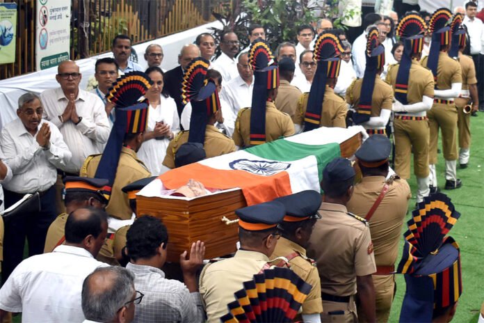 Ratan Tata cremated with state honors
