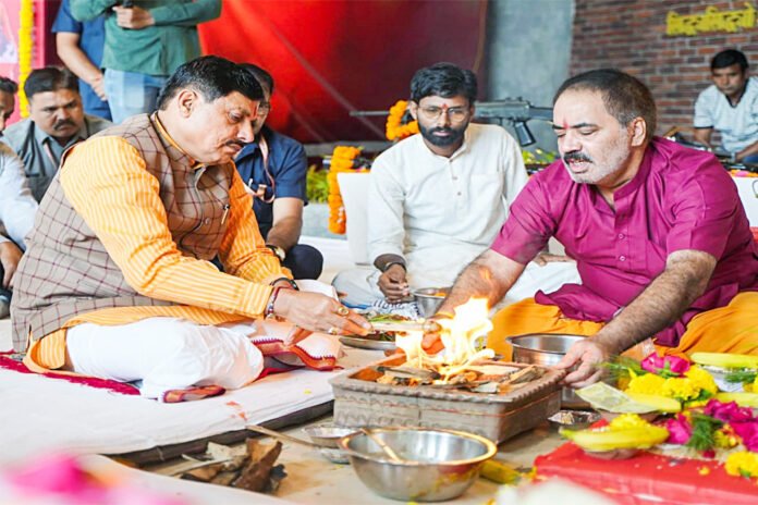 Chief Minister Mohan Yadav worshiped Ahilyabai's sword
