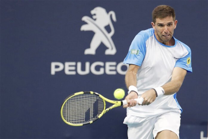 Djokovic won with difficulty against Mensik
