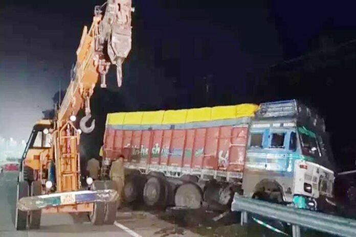 Heavy tractor-truck collision in Mirzapur, UP, 10 dead, 3 injured
