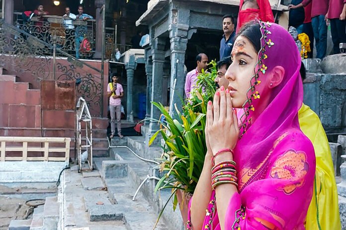 Sara Ali Khan reached Hidimba temple
