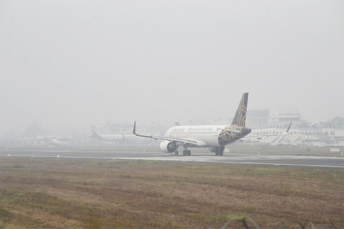 The plane kept flying despite the threat of a bomb
