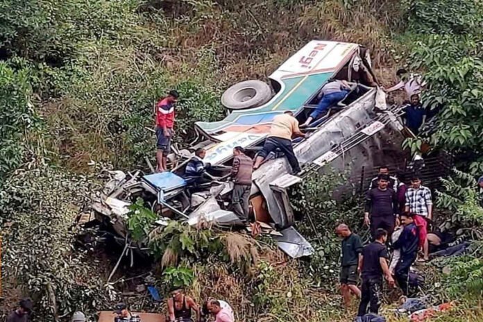 Bus fell into 200 meter deep gorge in Almora, Uttarakhand, 20 people died
