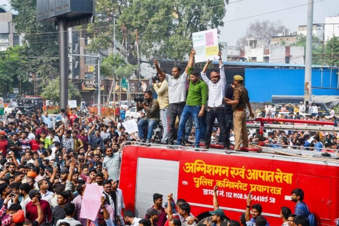 Lathi charge on students protesting in Prayagraj
