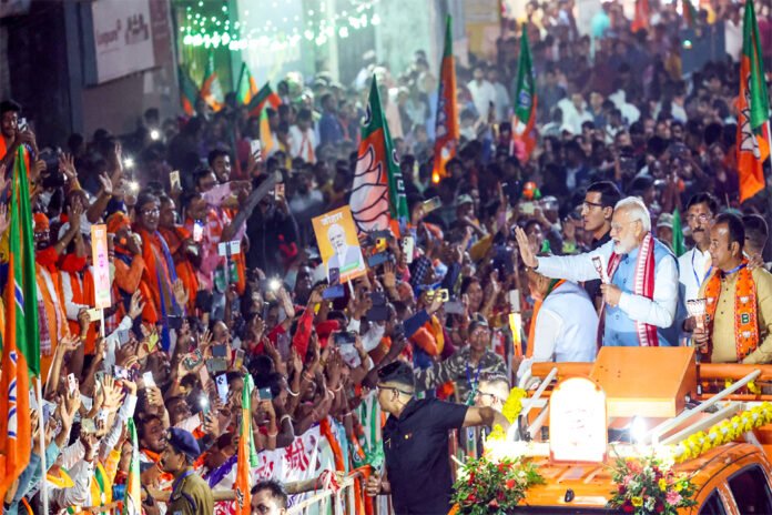 Modi did road show in Ranchi
