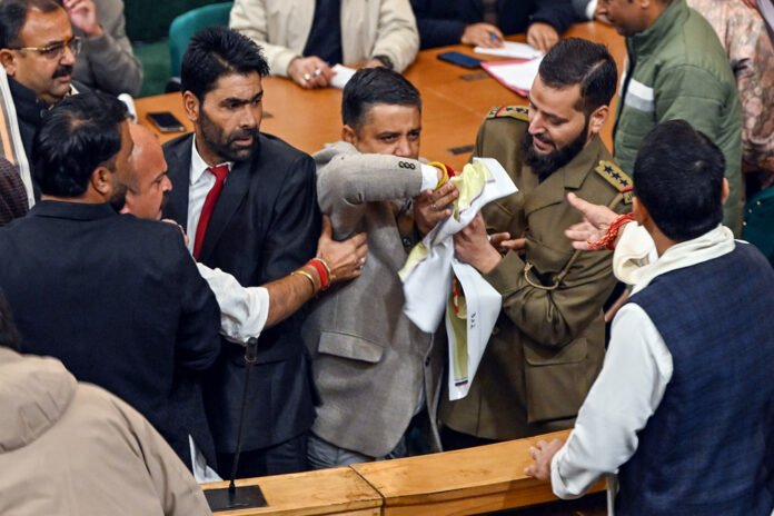 Ruckus in Jammu and Kashmir Assembly, party and opposition face to face on the issue of 370
