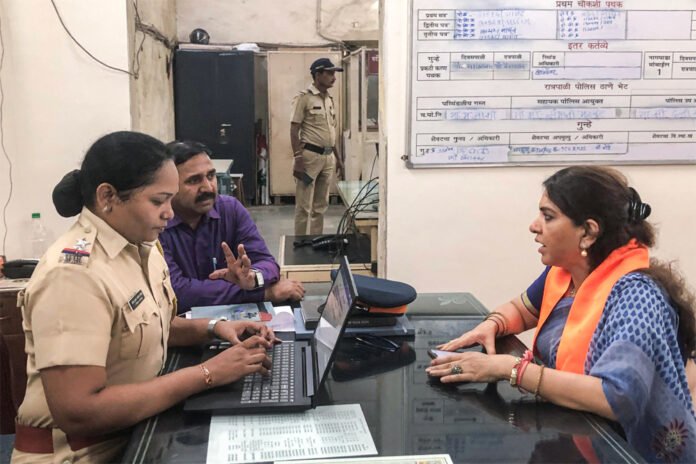 Shiv Sena MP apologized but Shaina angry

