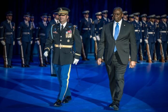 Austin thanks service members, family during farewell address


